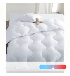 Комплект из двуспального одеяла из микрофибры 400 г/м² и 2 подушек с обработкой Microstop 42892318